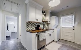 5 Min Grant Park With Fenced Yard Parking Pet Friendly